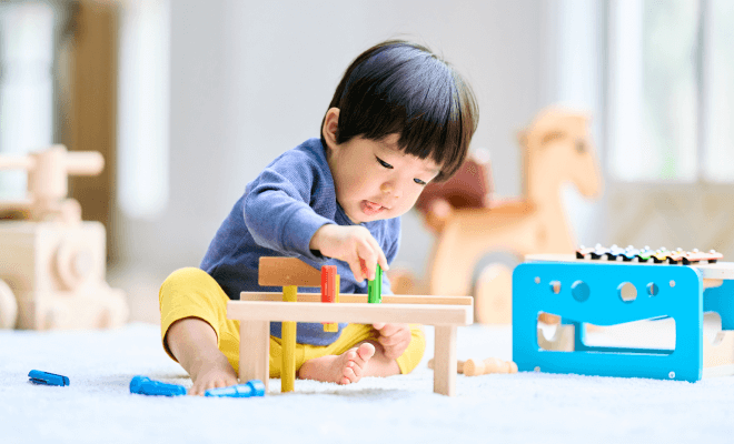 子どもが遊んでいる画像